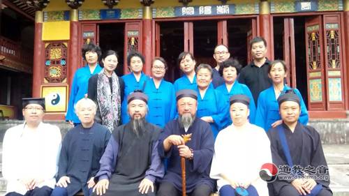 吉林市玄帝观组织观内道众朝山礼圣-道音文化