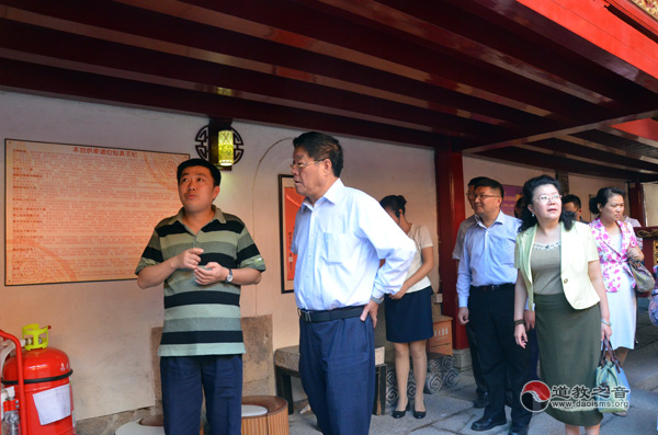 民革中央副主席修福金听取天后宫关于信俗文化保护的现场汇报-道音文化