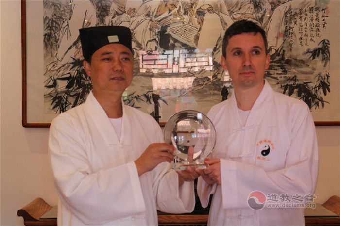 瑞士明山道教文化传播中心一行参访明圣宫-道音文化
