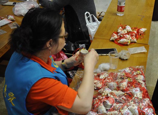 上海城隍庙慈爱功德会（筹）冒雨如约慰问居委会-道音文化