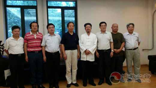 人大博物馆举行京华蓝天书画展 黄信阳道长出席
