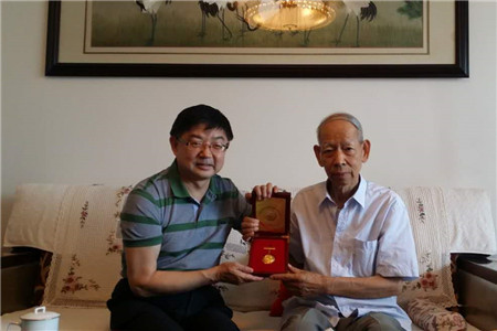 陈宗荣副局长看望慰问抗战老同志