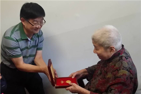 陈宗荣副局长看望慰问抗战老同志