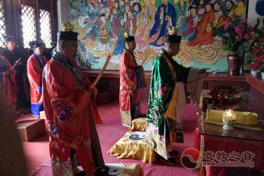 内蒙古包头韩祖宫举行纪念抗战胜利70周年和平祈福法会