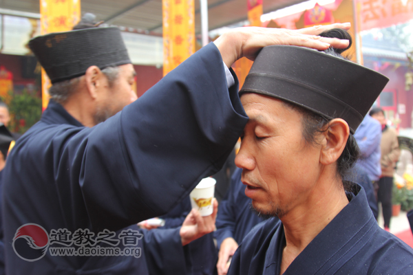 顿悟欲希住世以长生，全真冠巾爰为洗心而学道