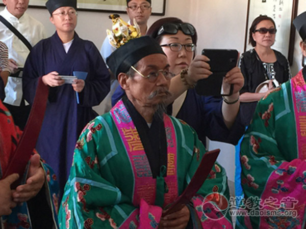 龙门七载不用餐霞求秘诀 法裔四人宣德行化演教旨