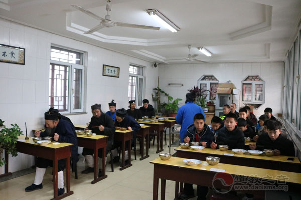 吉林玄帝观举行“放斋施粥 弘善立德”活动-道音文化