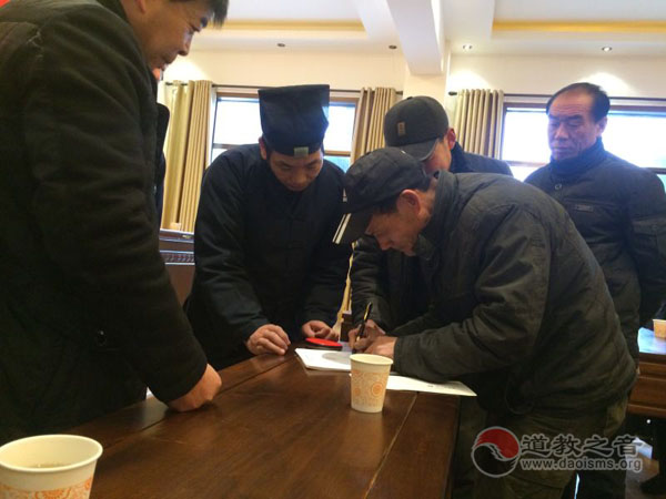 陕西省西安明圣功德会举行春节送温暖活动