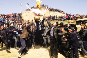 背赦书抱平安锁放赦：陕北正月的祈愿活动-道音文化