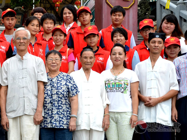 为了大爱的旋律飞翔——访原陆丰县文化馆副馆长卓荣光