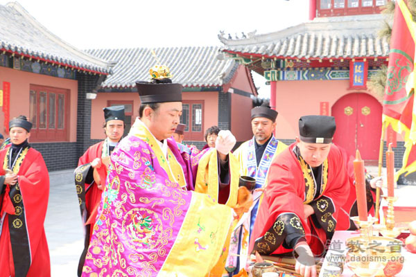 山东莱阳市穴坊富山龙王宫祭拜老把头孙良