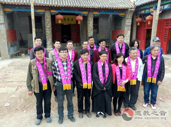 “相约春天”书画名家采风 走进嘉祥混元宫