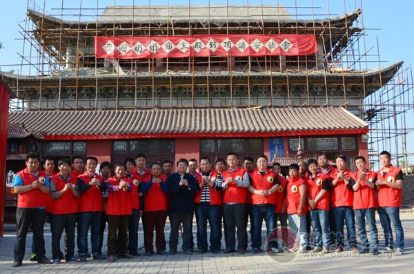河北衡水崔母奶奶庙大殿封顶 信众争相拜谒