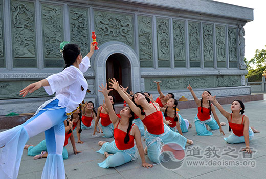 广东陆丰舞蝶情景舞蹈《颂》亮相妈祖文化园-道音文化