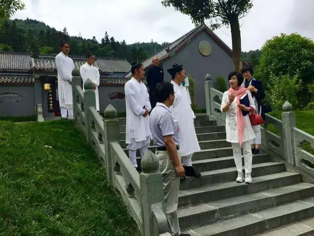 凤凰卫视主播吴小莉到武当采访李光富道长-道音文化