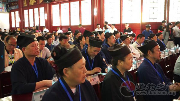 “崂山论道”主题论坛开幕式暨主旨演讲举行