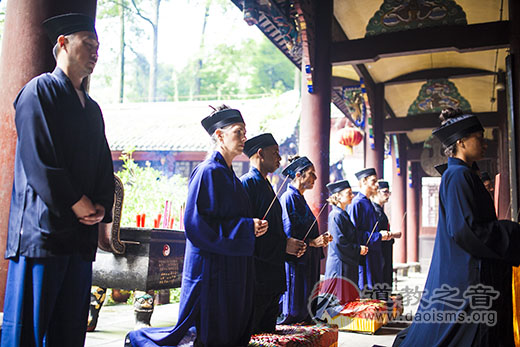 11名美国休斯顿弟子在青城山建福宫正式皈依