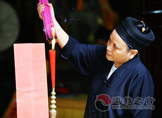 11名美国休斯顿弟子在青城山建福宫正式皈依