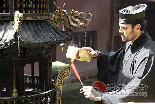 11名美国休斯顿弟子在青城山建福宫正式皈依
