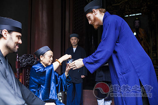 11名美国休斯顿弟子在青城山建福宫正式皈依