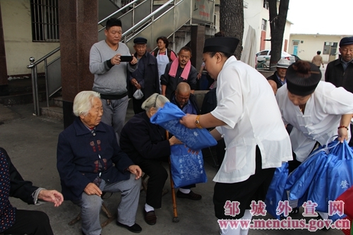 山东省邹城市道教界爱心人士开展敬老活动-道音文化
