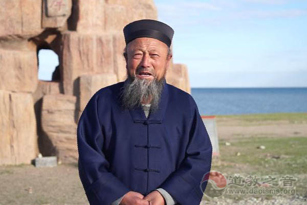 老道长带弟子苦行重走邱祖西行路，路人竟然不知是道士-道音文化