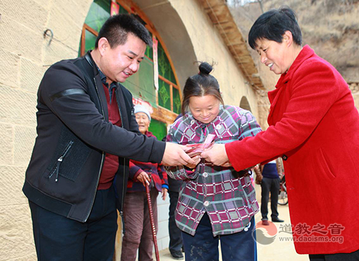 陕西榆阳区九天圣母道观开展扶贫助残活动-道音文化