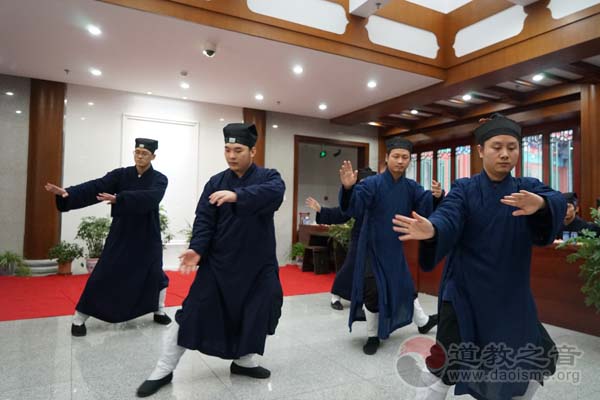 玄装飒飒勤悟道 衣袂飘飘升仙霄——道学院一天的生活