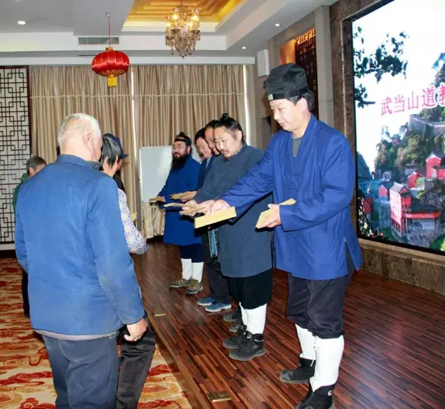 湖北省武当山道协举行慰问特困户捐助活动-道音文化