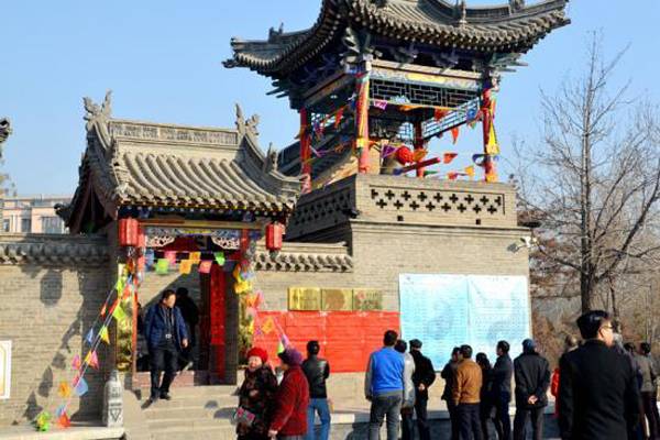内蒙区包头市元宵庙会在南龙王庙广场举行