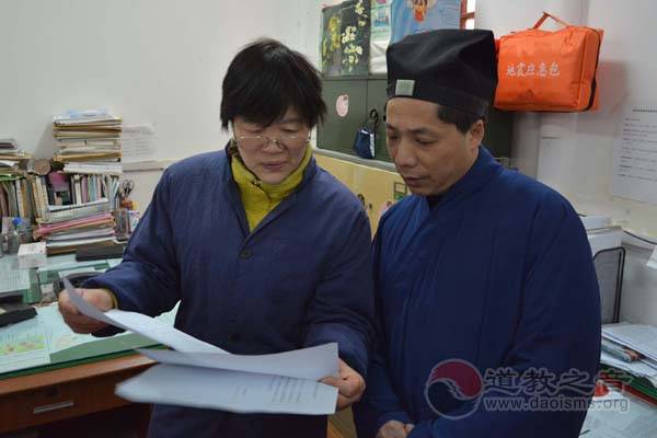 上海城隍庙慈爱功德会慰问受灾群众