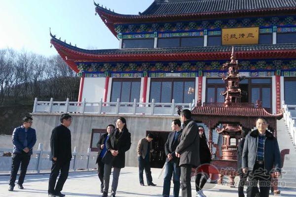 江苏南京市宗教局长苏宇红一行视察方山洞玄观