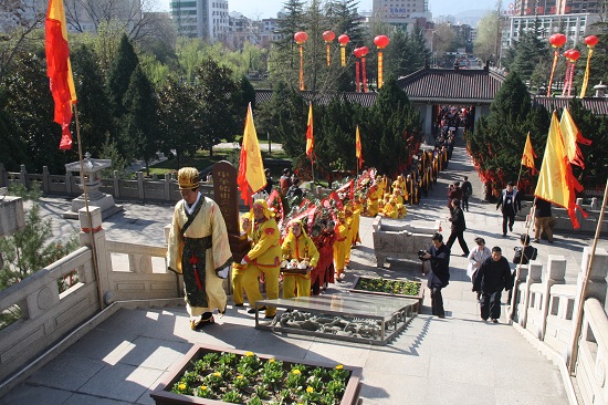 陕西宝鸡举行丁酉年清明民众祭祀炎帝典礼