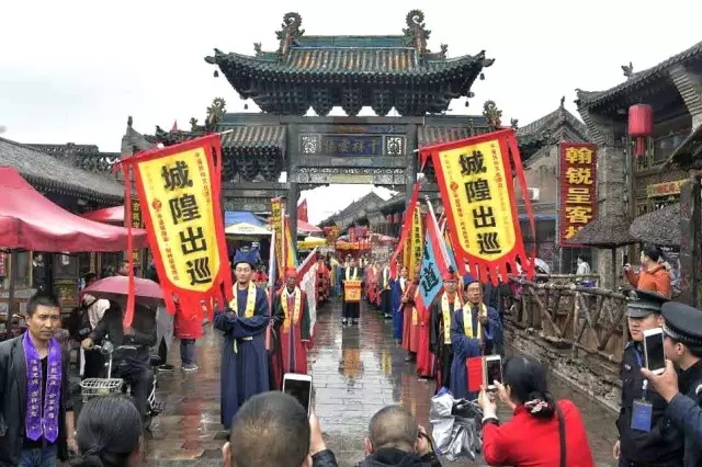 山西省晋中市平遥城隍庙举行城隍出巡仪式