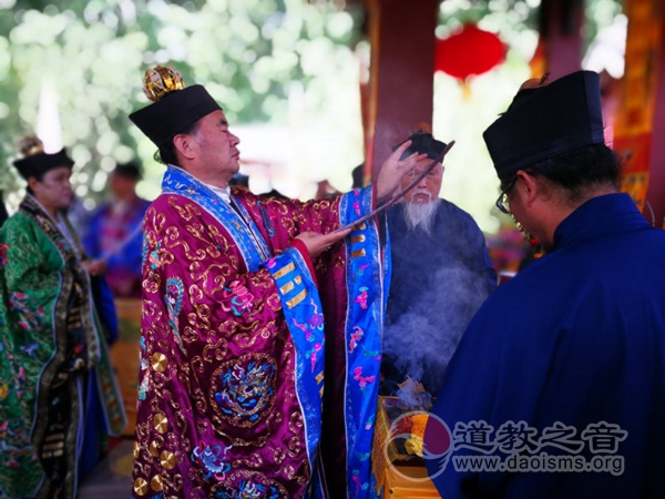 山东济宁青华洞道观举行吕祖诞辰纪念法会活动