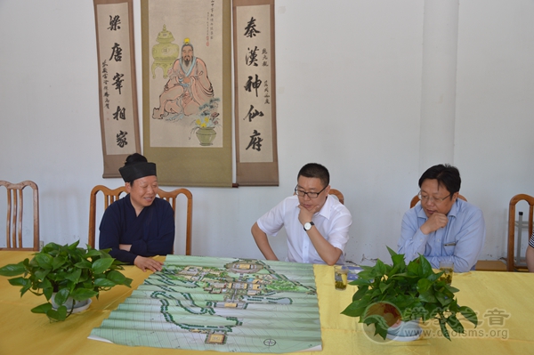 江苏常州市金坛区区长沈东到茅山乾元观视察