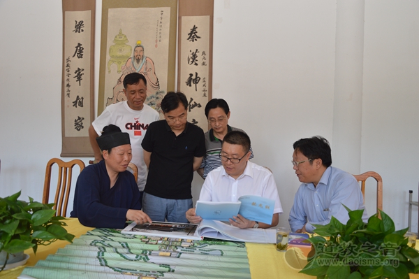 江苏常州市金坛区区长沈东到茅山乾元观视察