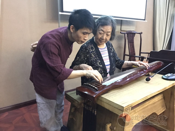 湖南邵阳市佘湖山玉清宫举行古琴公益讲座