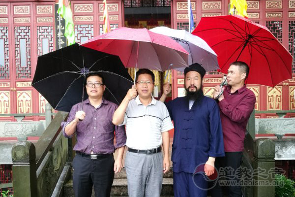 浙江省温州永嘉县民宗局长一行视察天然道观