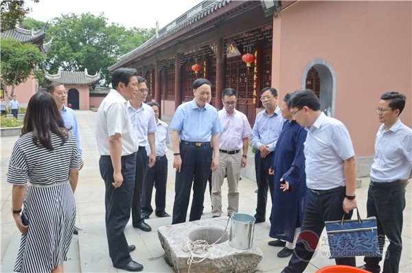 中央统战工作领导小组调研江苏茅山乾元观