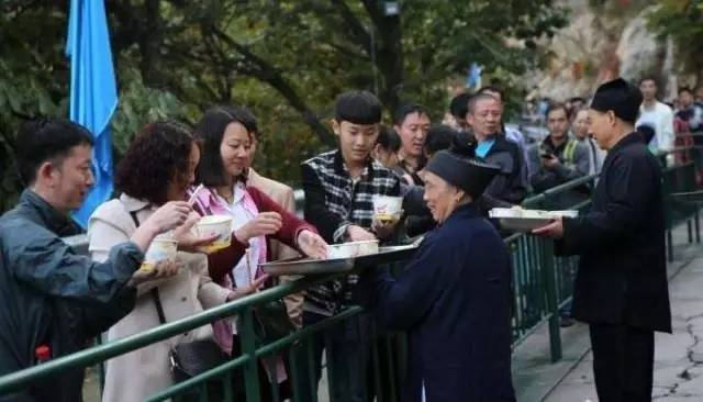 朝山进香：同样都是信道者，他们为何会这样虔诚？