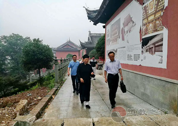 江苏省宗教局巡视员顾传勇调研常州茅山乾元观