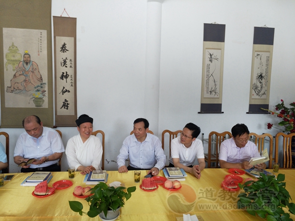 江苏常州人大常委会副主任陈建国视察茅山乾元观