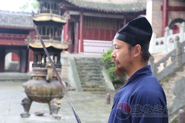 铁柞磨针针似剑