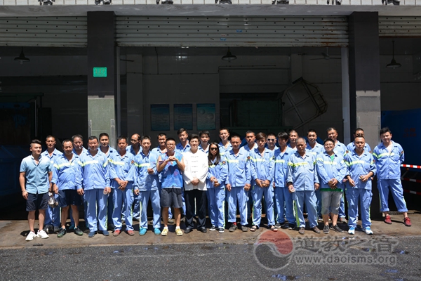 上海城隍庙慈爱功德会慰问豫园一线环卫工人-道音文化