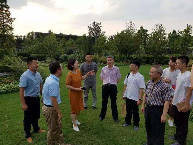 北大道学社成员一行到江西龙虎山考察调研