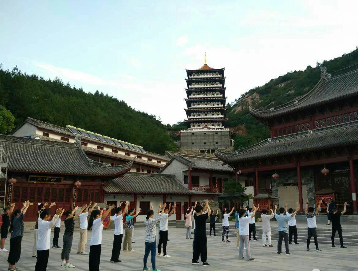 一朝入道闻清音 红尘皆是远行客