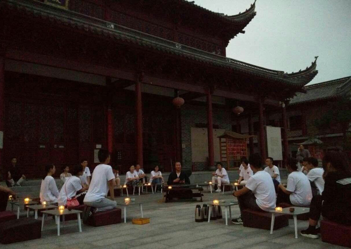 一朝入道闻清音 红尘皆是远行客