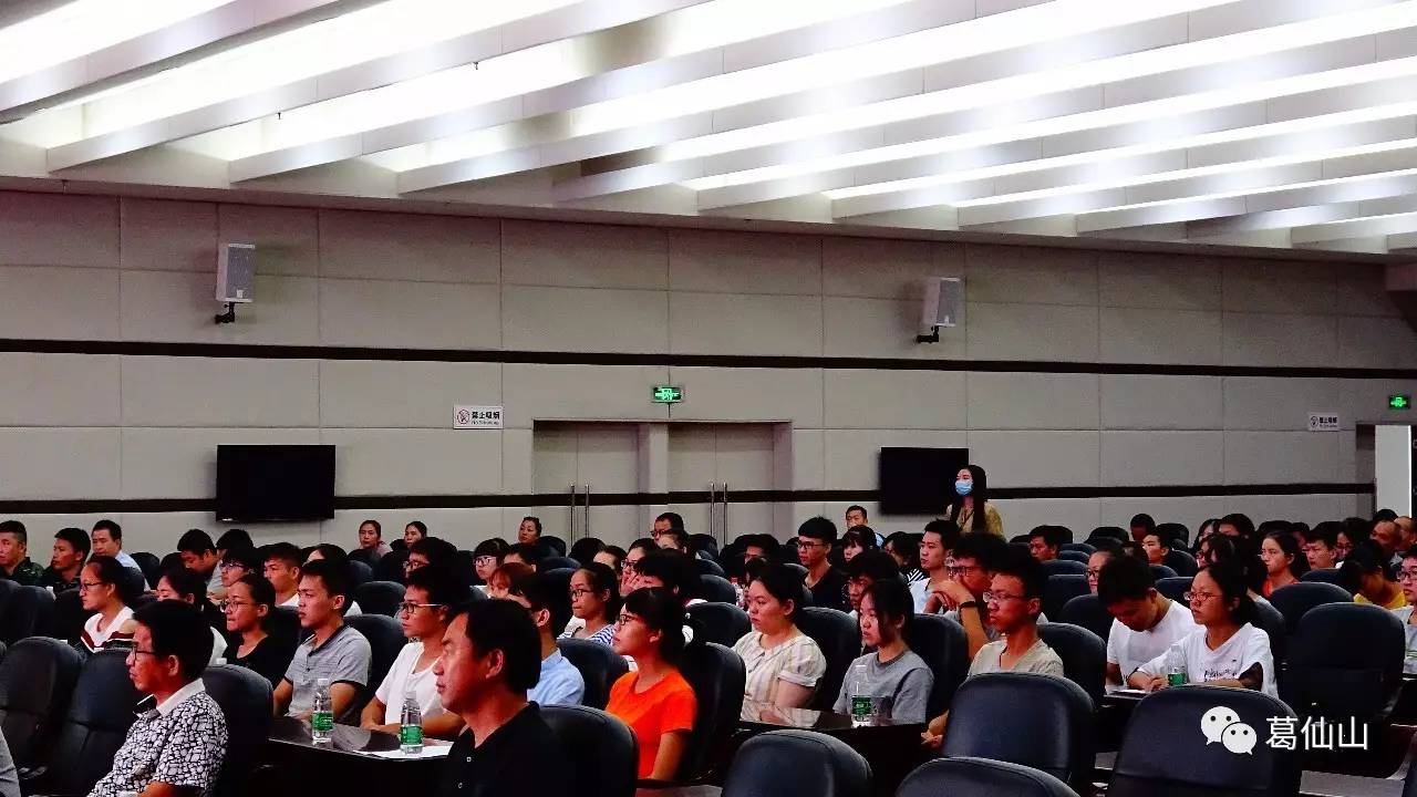 上饶市葛仙山灵宝基金资助百名大学生捐赠仪式举行