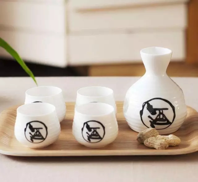酒逢知己饮，诗向会人吟